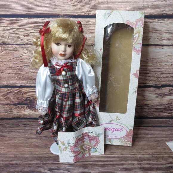 UniQue Porcelain Doll Limited Edition 16" - Leona - READ - Picture 2 of 8